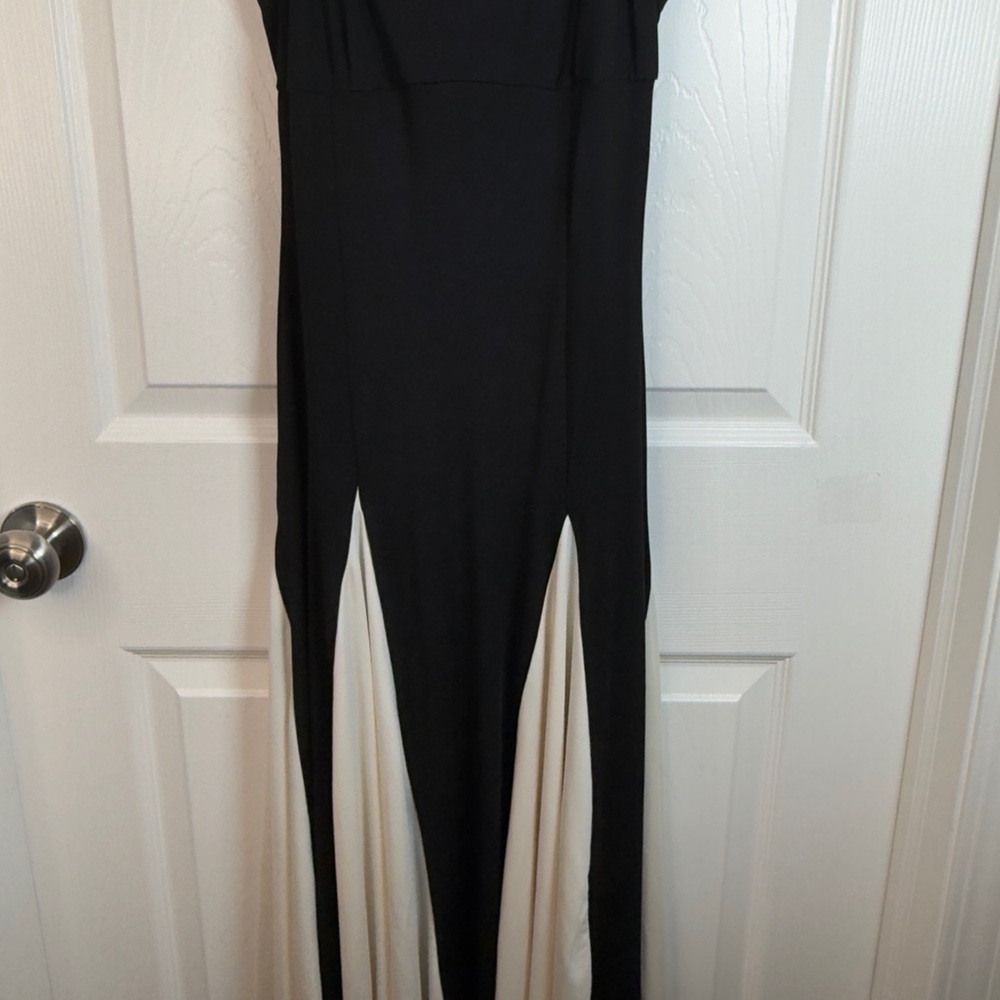 Elegant Black and White Maxi Dress
